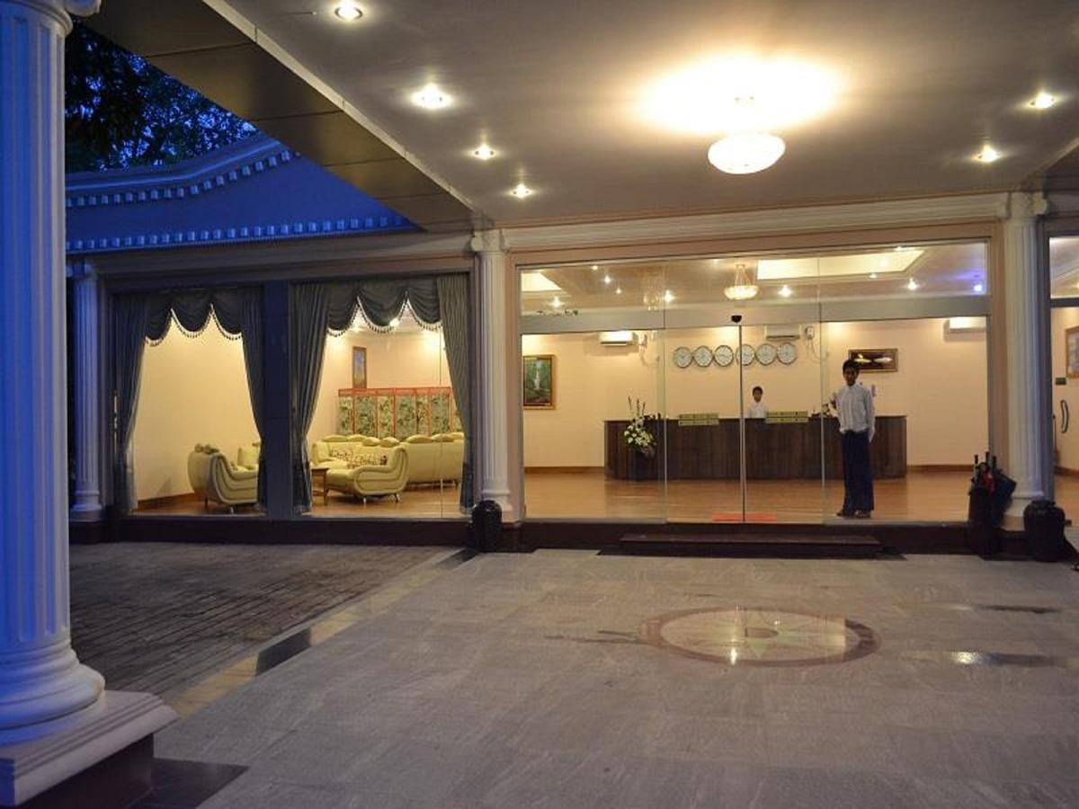 Famous Hotel 勃固 外观 照片