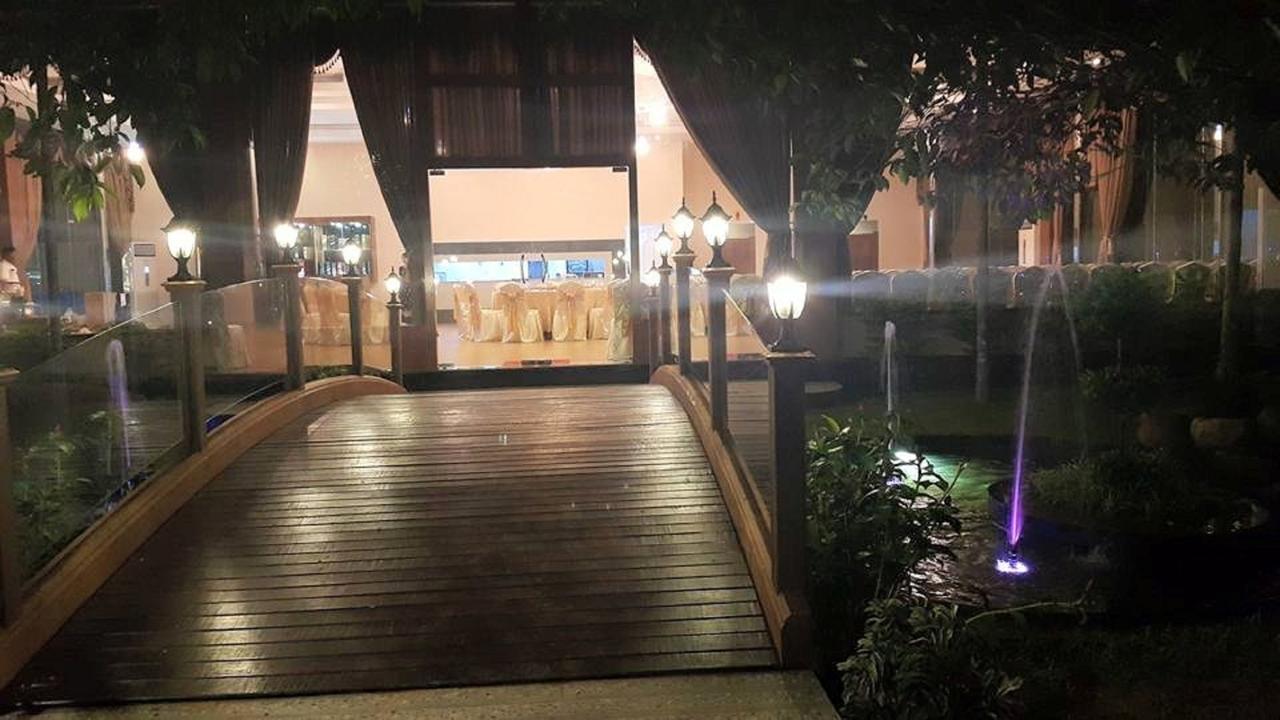 Famous Hotel 勃固 外观 照片