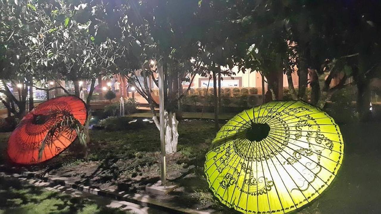 Famous Hotel 勃固 外观 照片