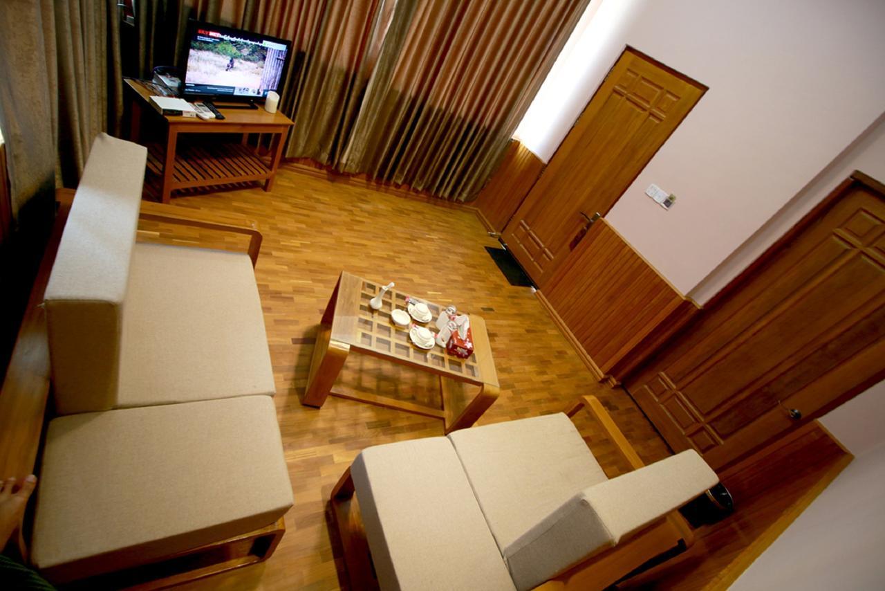 Famous Hotel 勃固 外观 照片