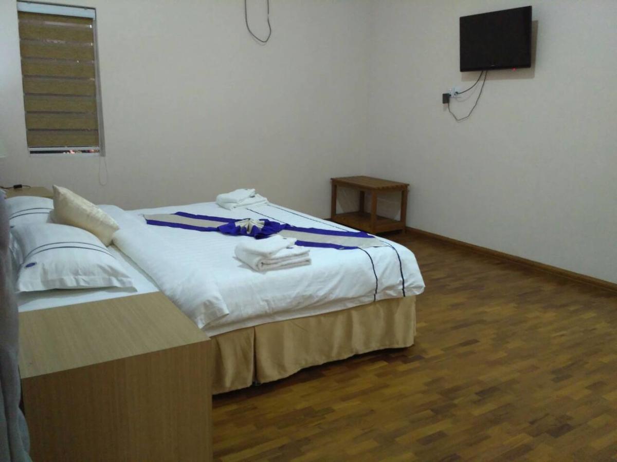 Famous Hotel 勃固 外观 照片