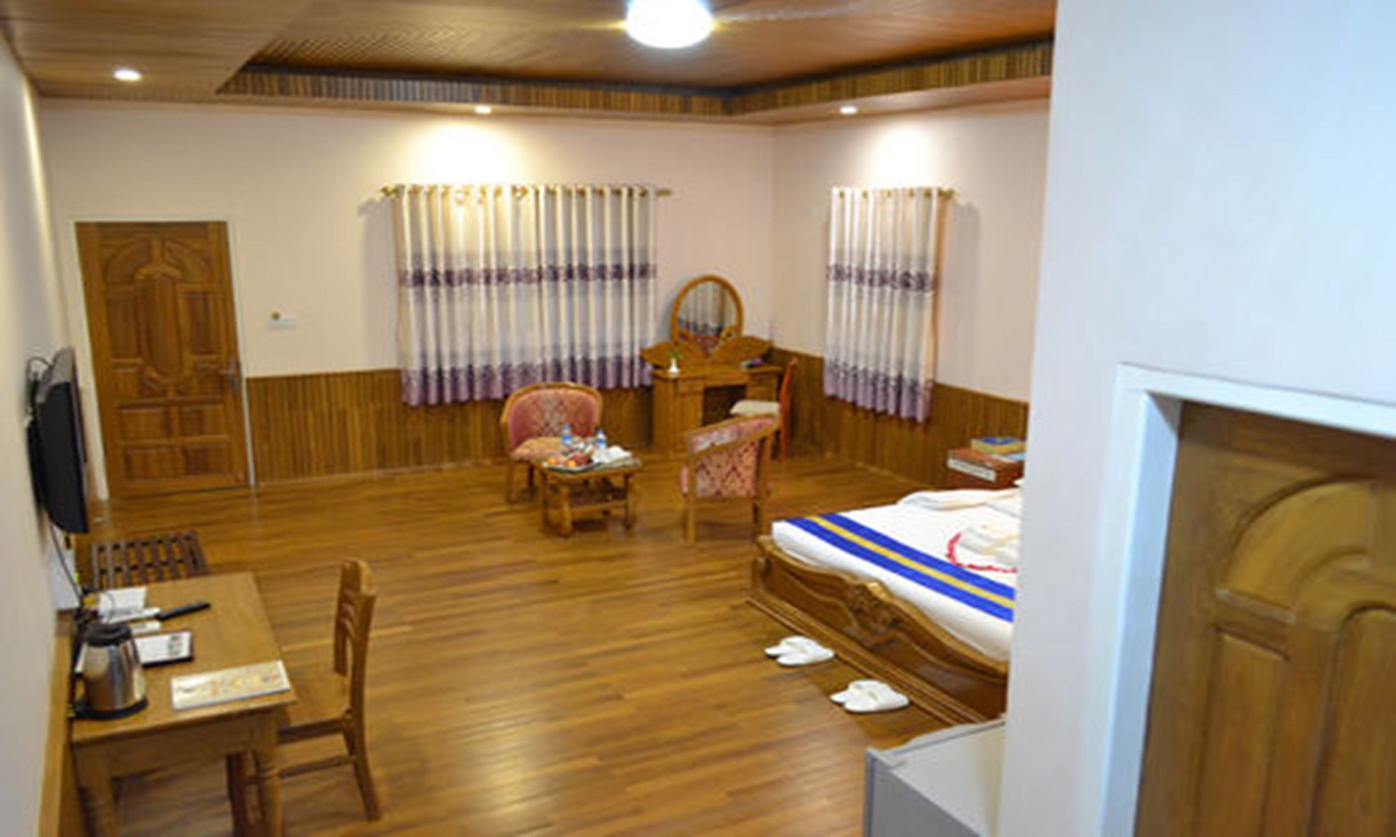 Famous Hotel 勃固 外观 照片