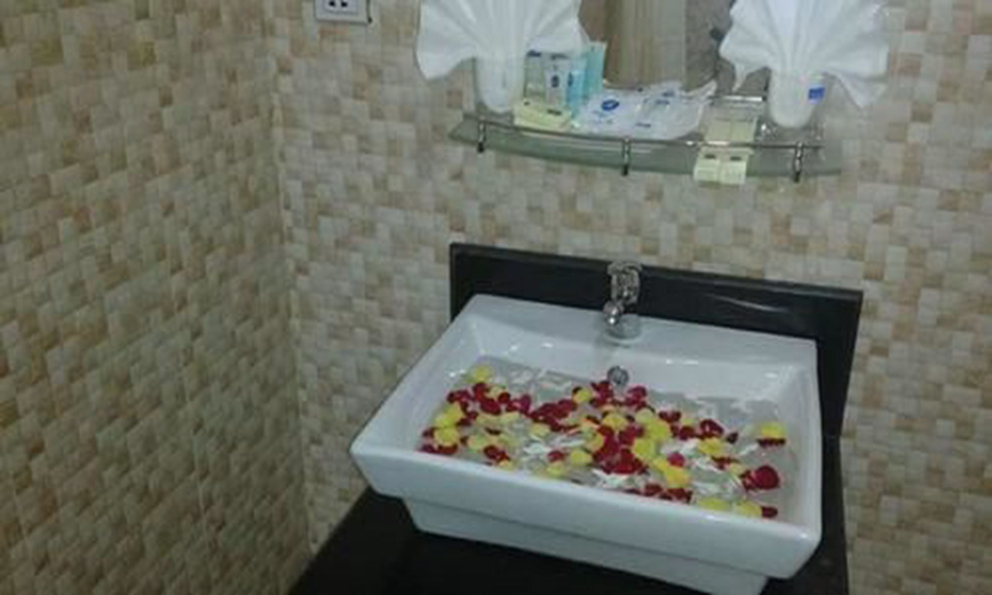Famous Hotel 勃固 外观 照片