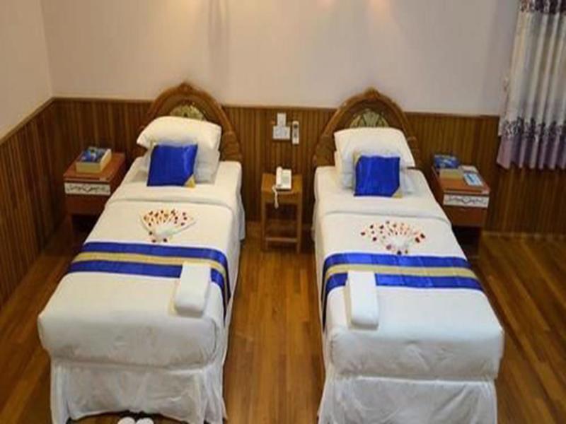 Famous Hotel 勃固 外观 照片